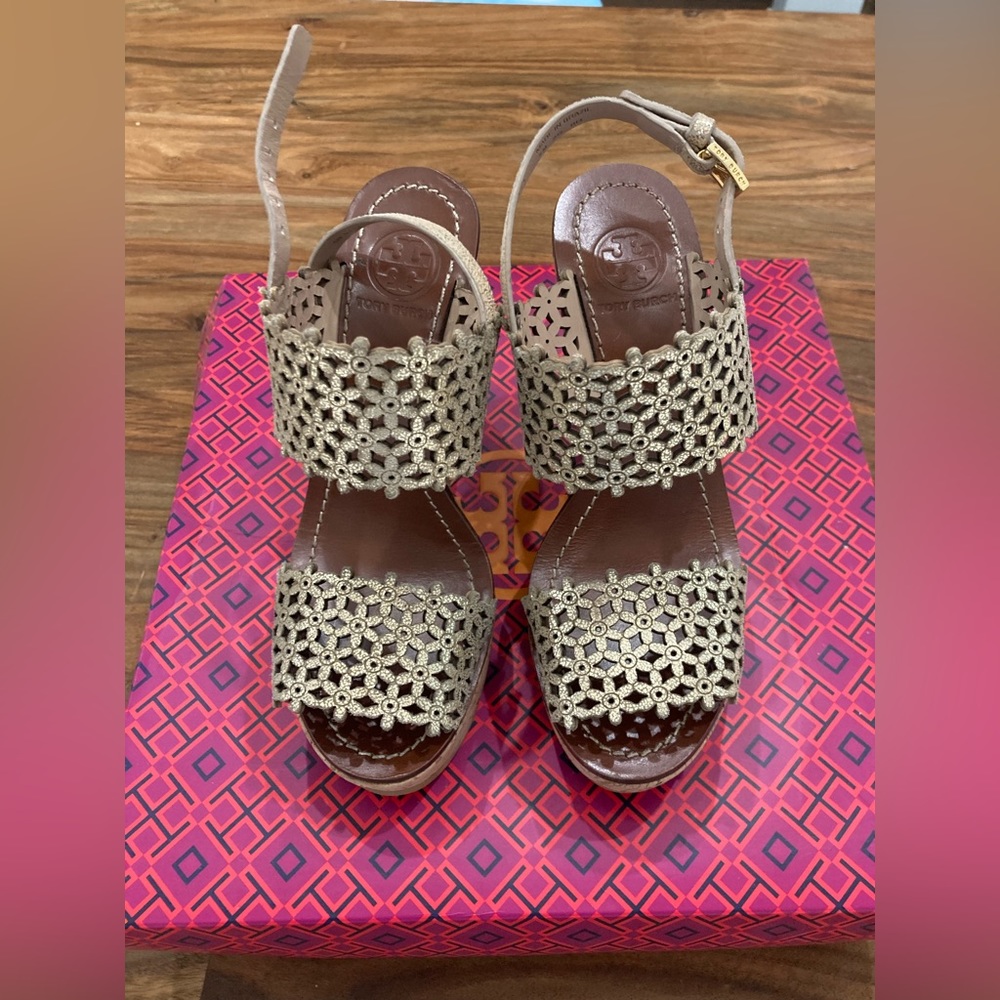 Tory Burch Wedge sandals, Size 5 like new!